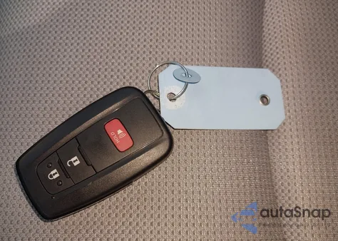 2021 Toyota Prius L Eco z USA, uszkodzony, nr VIN JTDKAMFU6M3147869